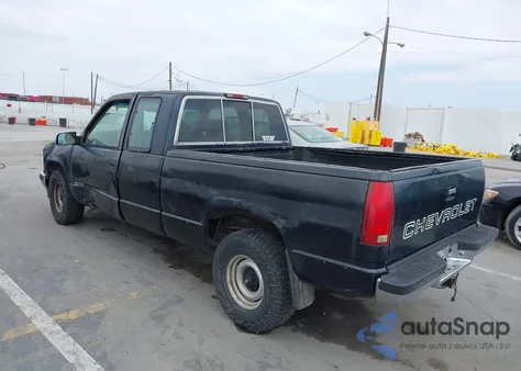 1997 Chevrolet C1500 Fleetside z USA, uszkodzony, nr VIN 1GCEC19W1VE173577